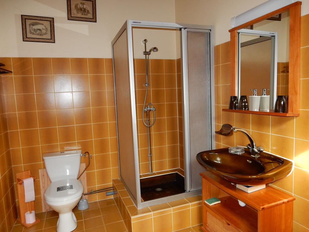 Le Chateau Des Estubiers Bed & Breakfast Serignan-du-Comtat Bilik gambar