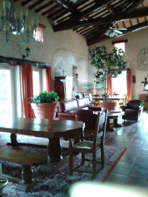 Le Chateau Des Estubiers Bed & Breakfast Serignan-du-Comtat Luaran gambar