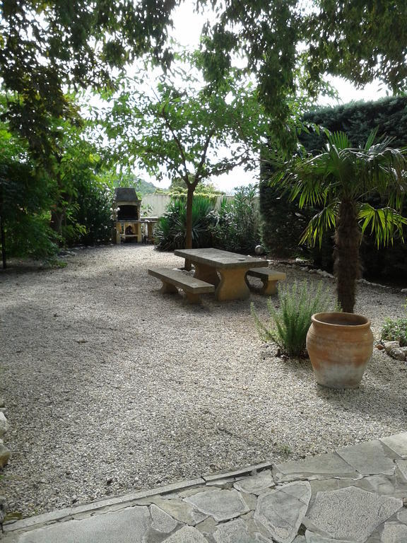 Le Chateau Des Estubiers Bed & Breakfast Serignan-du-Comtat Luaran gambar