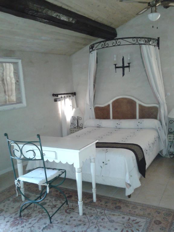 Le Chateau Des Estubiers Bed & Breakfast Serignan-du-Comtat Bilik gambar