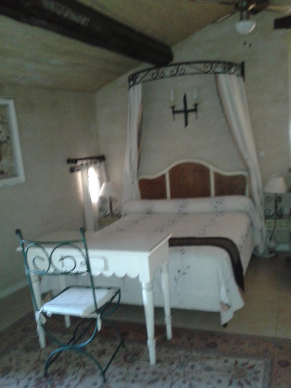 Le Chateau Des Estubiers Bed & Breakfast Serignan-du-Comtat Bilik gambar