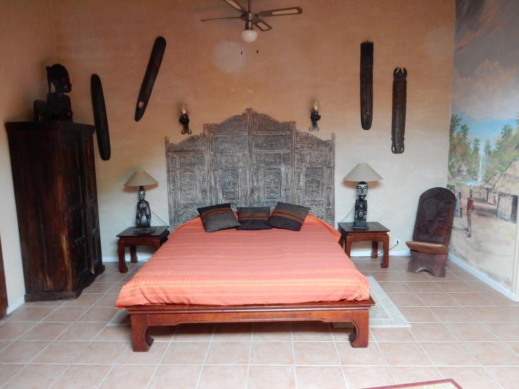 Le Chateau Des Estubiers Bed & Breakfast Serignan-du-Comtat Luaran gambar